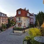 Bonjour Bed & Breakfast Paris