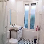Bonjour Bed & Breakfast Paris